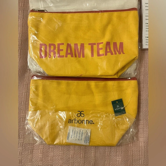 Lot of new Arbonne branded bags, note cards and socks - Picture 6 of 7